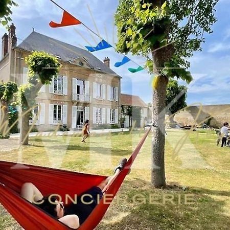 La Demeure De Margot - 24 Couchages Villa Villeneuve-sur-Yonne Exteriör bild