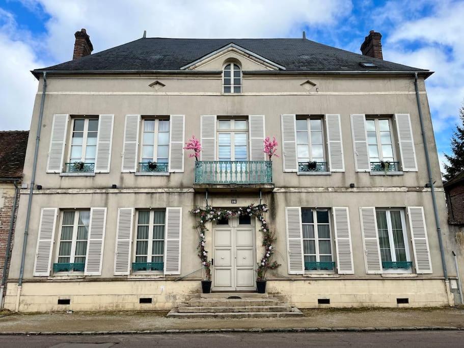La Demeure De Margot - 24 Couchages Villa Villeneuve-sur-Yonne Exteriör bild