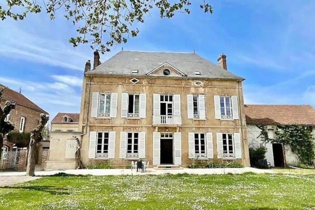 La Demeure De Margot - 24 Couchages Villa Villeneuve-sur-Yonne Exteriör bild