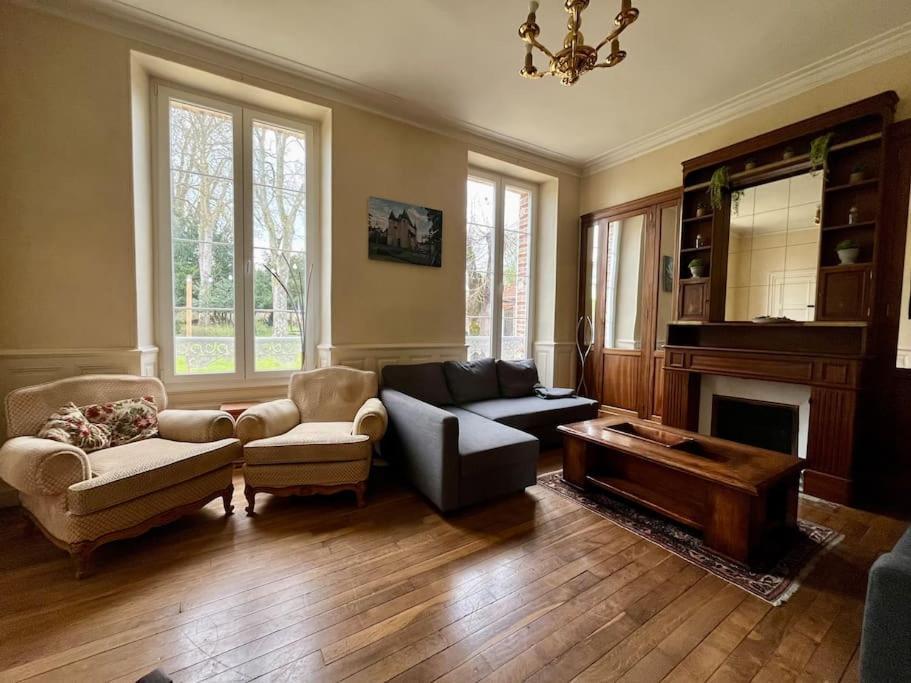 La Demeure De Margot - 24 Couchages Villa Villeneuve-sur-Yonne Exteriör bild